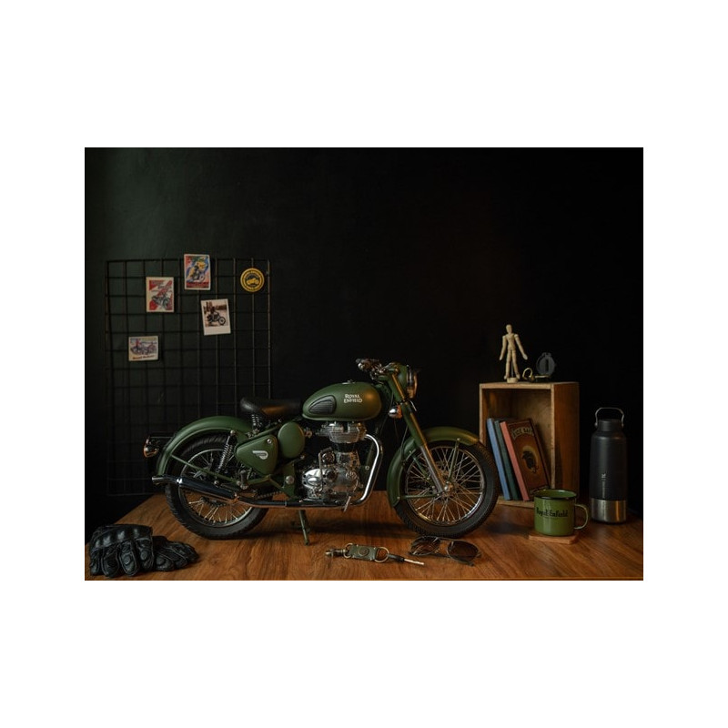 Maquette-Royal-Enfield-Classic-500-échelle-1-3-Battle-Green-ref-RLCSMO220092