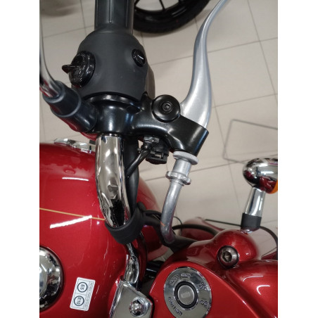 Prise-USB-Royal-Enfield-pour-Classic-350-HNTR-350-Twins-650-ref-RAC00053F